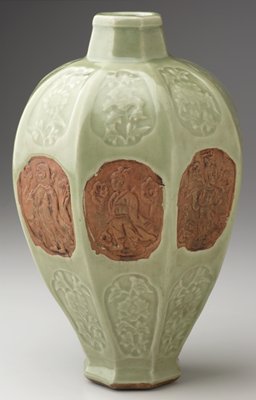 Dokumentasi “Vase with the Eight Daoist Immortals”; Longquan ware Porcelain with celadon glaze over impressed designs. Minneapolis Institute of Art.