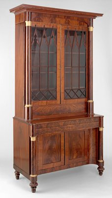Dokumentasi “Desk and bookcase”; Mahogany, pine, tulip, brass, glass. Minneapolis Institute of Art.