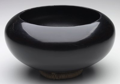 Dokumentasi “Almsbowl”; Lacquer on wood core. Minneapolis Institute of Art.
