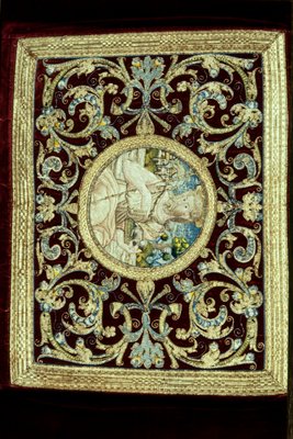 Dokumentasi “Dalmatic”; Linen, silk, metallic threads, embroidery. Minneapolis Institute of Art.
