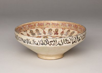 Dokumentasi “Bowl with Courtly Scene”; Stonepaste with overglaze-painted polychromy and gold, Mina’i ware. Minneapolis Institute of Art.