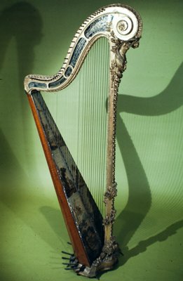 Dokumentasi “Harp”; Mahogany, ivory, pigment, gilt, and metal works. Minneapolis Institute of Art.
