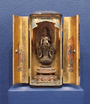 Dokumentasi “Miniature shrine (zushi)”; Wood with pigments and gold. Minneapolis Institute of Art.
