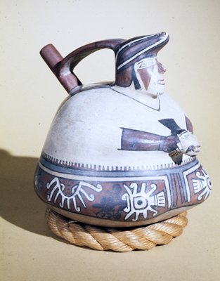 Dokumentasi “Vessel in the form of a man”; Clay, pigments. Minneapolis Institute of Art.