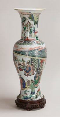 Dokumentasi “Vase”; Porcelain with overglaze enamel decor, Famille verte ware. Minneapolis Institute of Art.