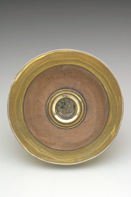 Dokumentasi “Mazer with scene of St. Margaret of Antioch and her dragon”; Silver, gilt, spotted maple. Minneapolis Institute of Art.