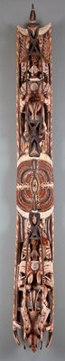 Dokumentasi “Malagan pole”; Wood, pigment. Minneapolis Institute of Art.