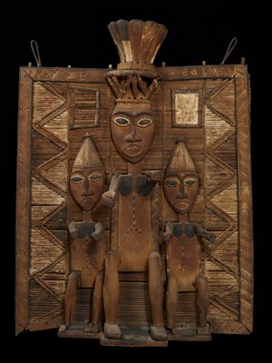Dokumentasi “Funerary screen”; Wood, raffia, pigment. Minneapolis Institute of Art.