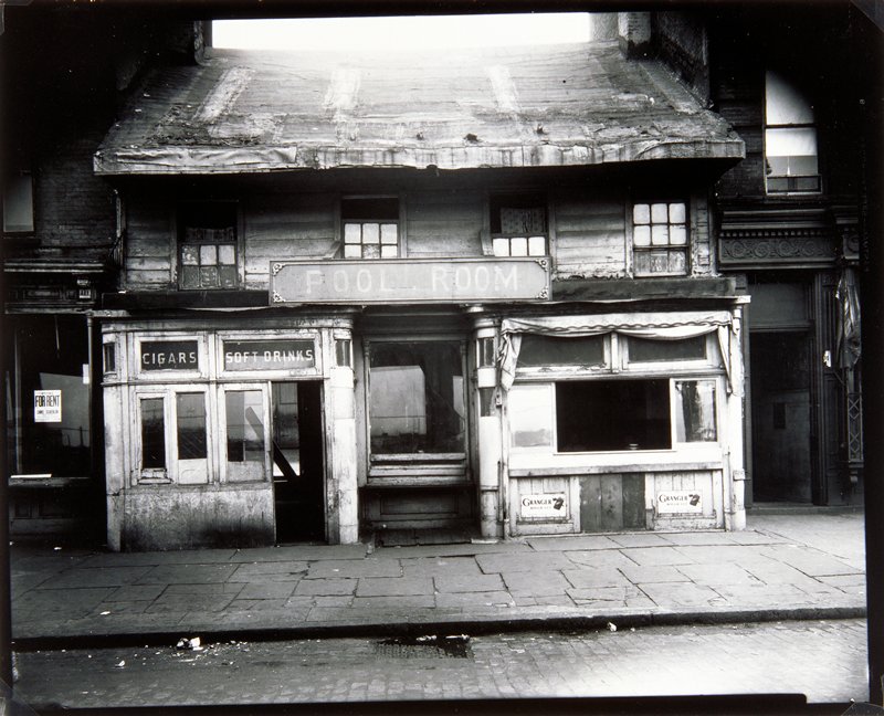 Waterfront Poolroom, New York, Walker Evans, 1933