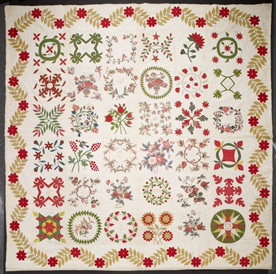 Dokumentasi “Baltimore signature album quilt top”; Cotton, pieced, appliquéd, embroidered, and inscribed. Minneapolis Institute of Art.