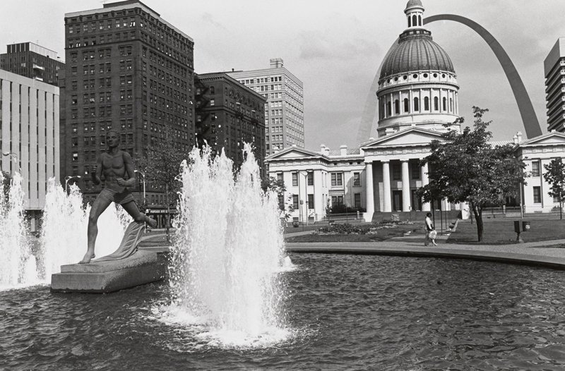 Kiener Memorial Fountain and Runner Statue. . ., Lee Friedlander, 1972