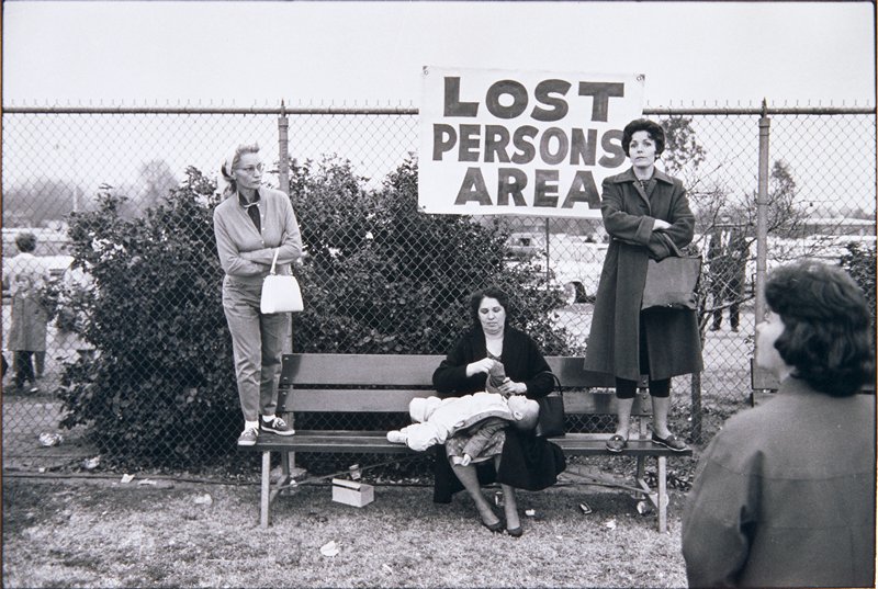 Lost Persons, Pasadena, Elliott Erwitt, 1963 (printed 1977)