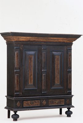 Dokumentasi “Kas (wardrobe)”; Sweet gum with painted decoration. Minneapolis Institute of Art.