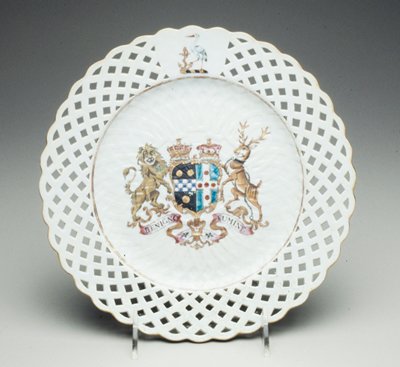 Dokumentasi “Plate”; Porcelain with enamel and gilded decoration. Minneapolis Institute of Art.