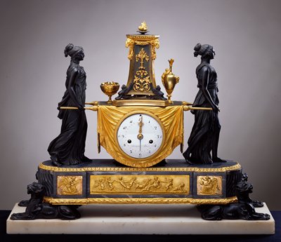 Dokumentasi “Clock with vestals”; Bronze, gilt bronze, enameled dial, marble. Minneapolis Institute of Art.