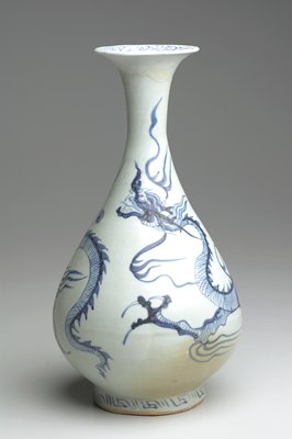 Dokumentasi “Pear-shaped vase”; Porcelaneous stoneware with underglaze cobalt blue décor. Minneapolis Institute of Art.