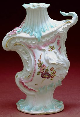 Dokumentasi “Vase”; Painted and gilded porcelain. Minneapolis Institute of Art.