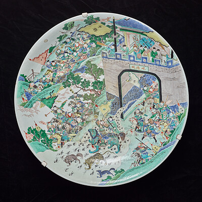 Dokumentasi “Plate with a battle scene”; Porcelain with overglaze enamel decor, Seal mark chih (made to command) Famille verte ware. Minneapolis Institute of Art.