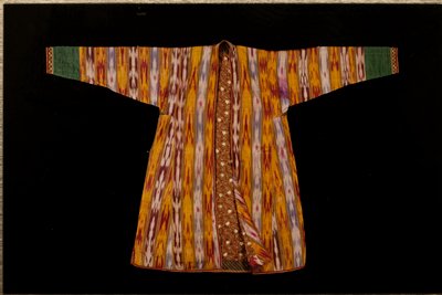 Dokumentasi “Woman's ceremonial blouse (Huipil)”; Cotton and silk, discontinuous weft patterning. Minneapolis Institute of Art.