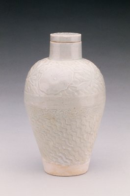 Dokumentasi “Meiping vase with cover”; Qingbai ware Porcelain with molded décor under a pale blue glaze. Minneapolis Institute of Art.