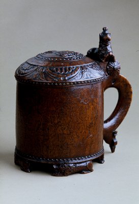 Dokumentasi “Tankard”; Burled maple. Minneapolis Institute of Art.