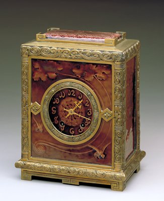Dokumentasi “Mantel clock”; Brass, glazed earthenware. Minneapolis Institute of Art.