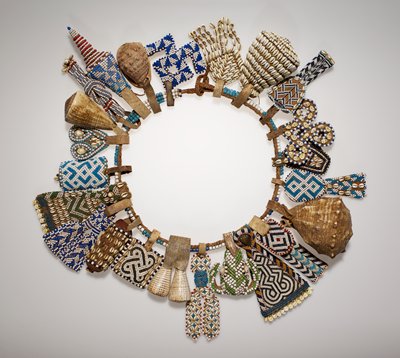 Dokumentasi “Royal belt”; Leather, cotton, shells, glass beads, brass, twine, pigments. Minneapolis Institute of Art.