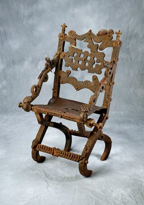 Dokumentasi “Chief's chair”; Wood, leather, brass. Minneapolis Institute of Art.