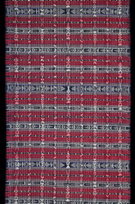 Dokumentasi “Woman's wedding or ceremonial skirt (corte)”; Silk, cotton, warp and weft ikat. Minneapolis Institute of Art.