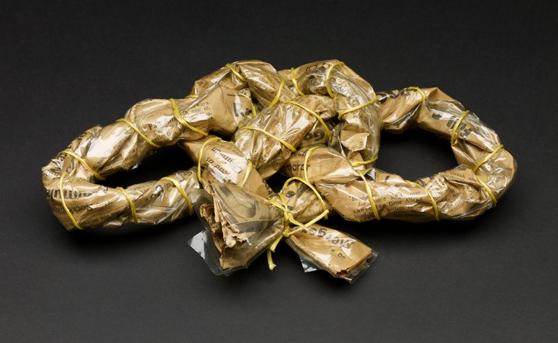 Newspaper Knot, Ed Rossbach, 1975