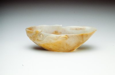 Dokumentasi “Wine Cup”; White nephrite with yellow-brown markings. Minneapolis Institute of Art.