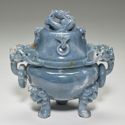 Dokumentasi “Incense burner”; Blue jadeite. Minneapolis Institute of Art.