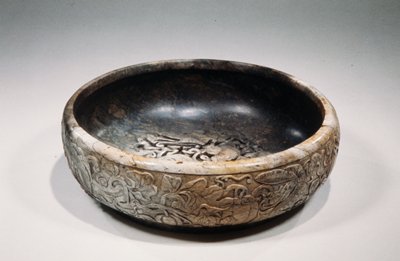 Dokumentasi “Bowl”; Light brown nephrite intentionally burned darker. Minneapolis Institute of Art.