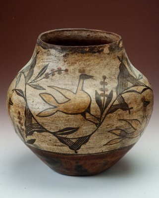 Dokumentasi “Vessel”; Ceramic, pigment. Minneapolis Institute of Art.