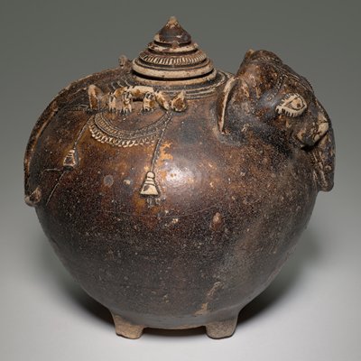 Dokumentasi “Lime Jar in the Form of an Elephant”; Khmer ware Stoneware with molded decor under brown glaze. Minneapolis Institute of Art.