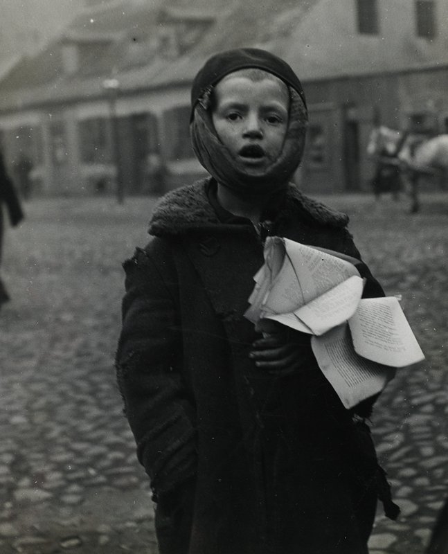 A Boy with a Toothache, Slonim, Poland, Роман Соломонович Вишняк, 1937