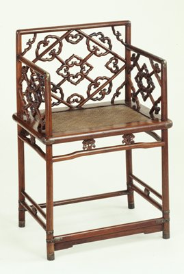Dokumentasi “Low-Back Armchair”; Huanghuali hardwood. Minneapolis Institute of Art.