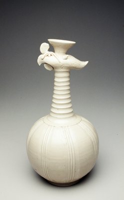 Dokumentasi “Pheasant-head ewer”; Guangzhou ware Porcelaneous stoneware with clear glaze over modeled and carved decor. Minneapolis Institute of Art.