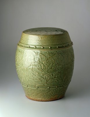 Dokumentasi “Barrel-shaped garden stool”; Longquan ware Stoneware with molded decor under celadon glaze. Minneapolis Institute of Art.