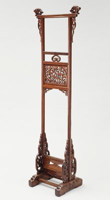 Dokumentasi “Towel Rack”; Huanghuali hardwood. Minneapolis Institute of Art.