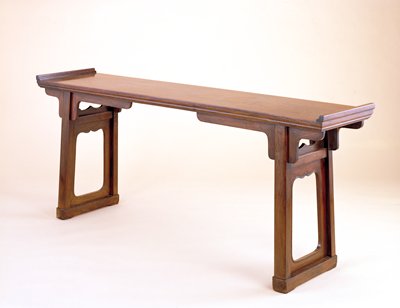 Dokumentasi “Corner Leg Long Table”; Huanghuali hardwood. Minneapolis Institute of Art.