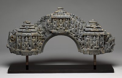 Dokumentasi “Lintel with Vishnus and Celestial Musicians”; Gray limestone. Minneapolis Institute of Art.