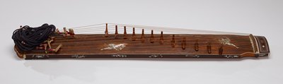 Dokumentasi “Kayagum”; Wood, lacquer and inlaid mother-of-pearl. Minneapolis Institute of Art.