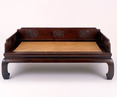 Dokumentasi “Couch Bed”; T'ieh-li and chi-ch'ih-mu hardwoods. Minneapolis Institute of Art.