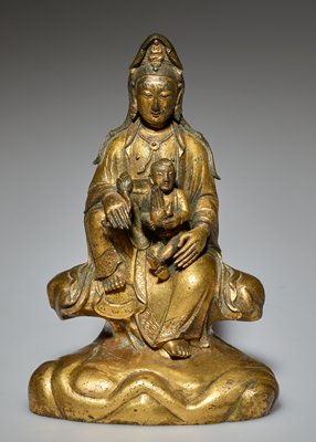 Dokumentasi “Child-Giving Guanyin (Songzi Guanyin)”; Gilt bronze. Minneapolis Institute of Art.