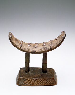 Dokumentasi “Headrest”; Wood, copper. Minneapolis Institute of Art.