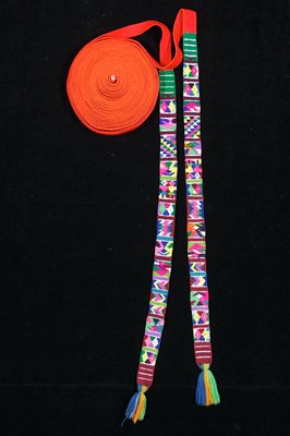 Dokumentasi “Headwrap (xk'ap)”; Cotton, synthetic, metallic thread. Minneapolis Institute of Art.