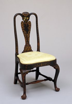 Dokumentasi “Japanned side chair”; Walnut with painted decoration. Minneapolis Institute of Art.