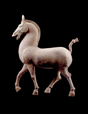 Dokumentasi “Prancing Horse”; Earthenware with traces of pigment. Minneapolis Institute of Art.