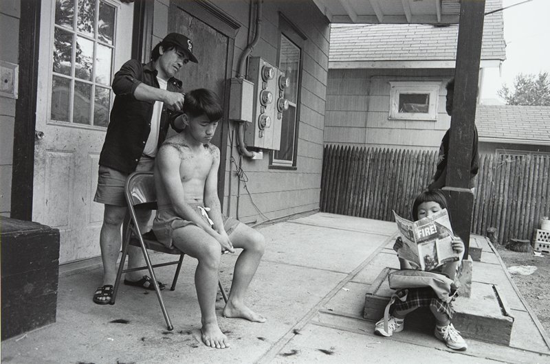 Haircut, Frogtown, Wing Young Huie, 1994